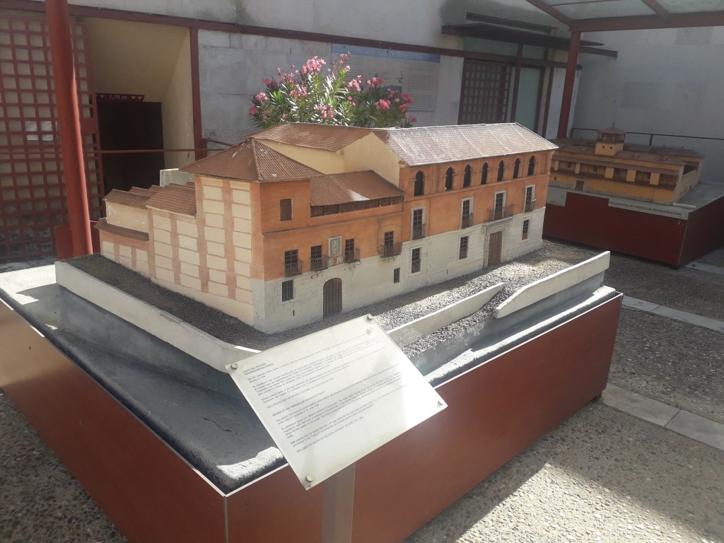 Cette maquette représente les Maisons du Traité, qui abrite le musée y afférent.