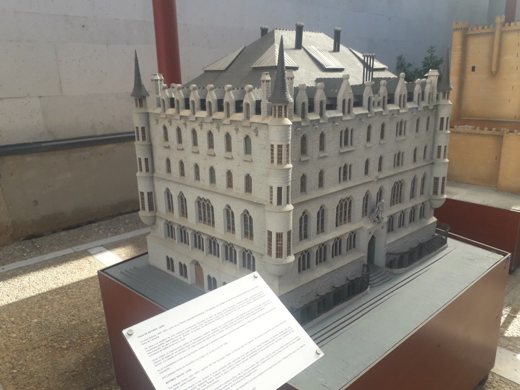 Évêché d'Astorga, conçu par le célèbre architecte de la Sagrada Familia (Barcelone), Antoni Gaudí i Cornet.